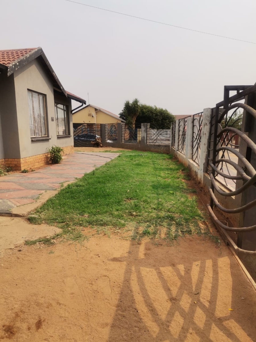 To Let 3 Bedroom Property for Rent in Tlhabane West North West